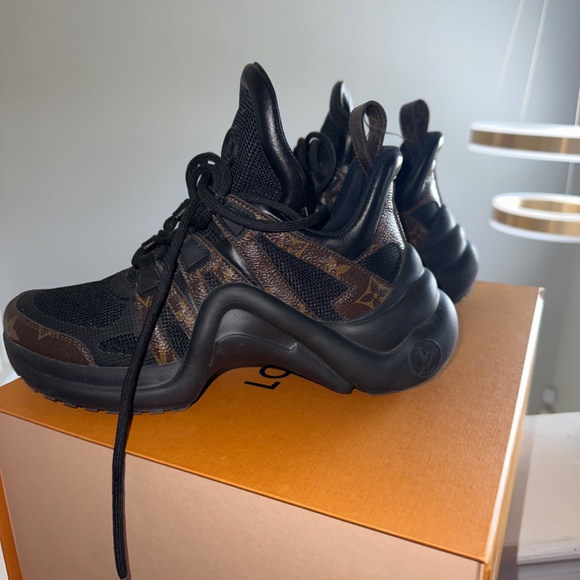 Louis Vuitton LV Archlight Sneaker - Picture 2 of 5